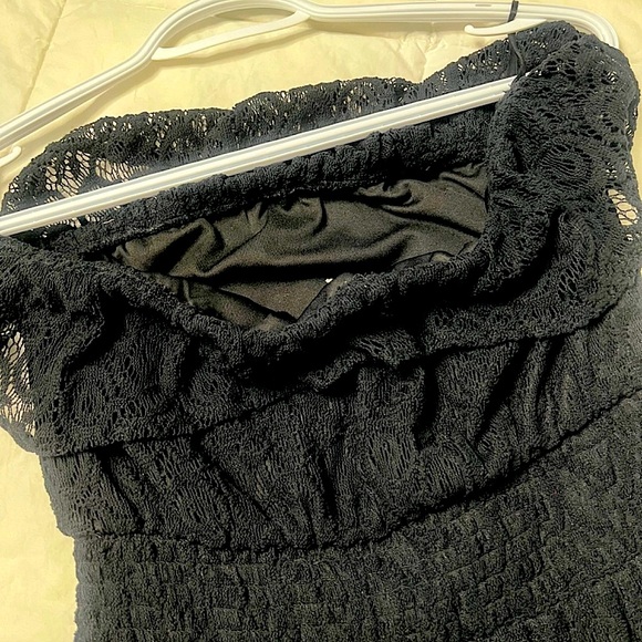 Revolve long Lacey dress -Strapless-Free Gift 🎁 Included - Picture 7 of 9